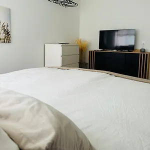 Eine Schoene Am Messeplatz Bâle